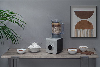 картинка Блендер Smeg BLC01BLMEU 