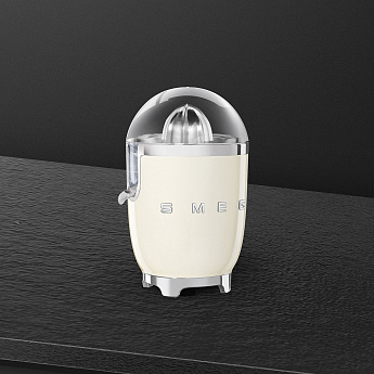 картинка Соковыжималка Smeg CJF11CREU 